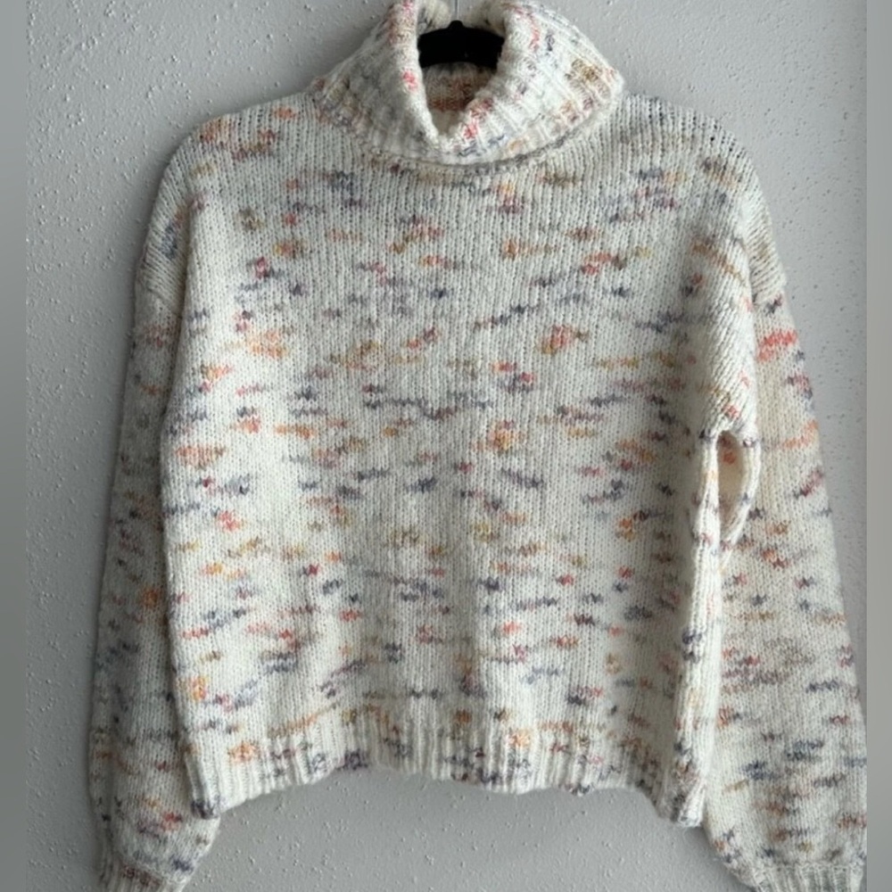 JESSICA SIMPSON WOMEN'S SIZE MEDIUM MULTI PASTEL COLORED TURTLE NECK SWEATER.